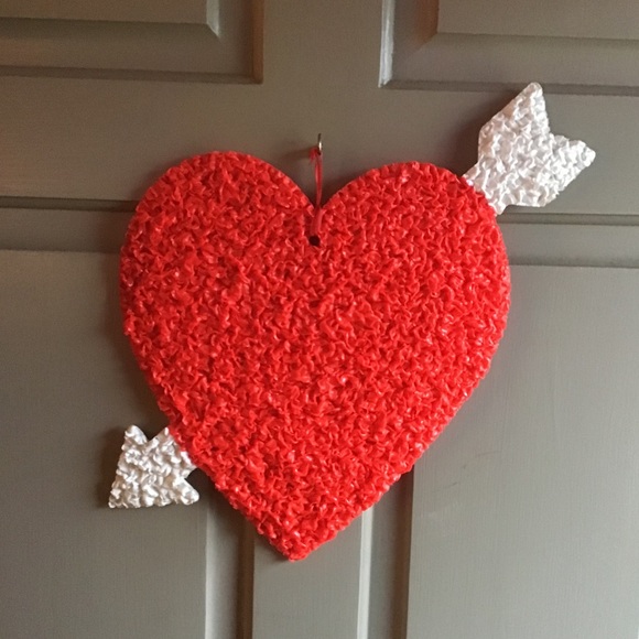 Vintage Other - VINTAGE VALENTINE’S DAY MELTED PLASTIC POPCORN ❤️